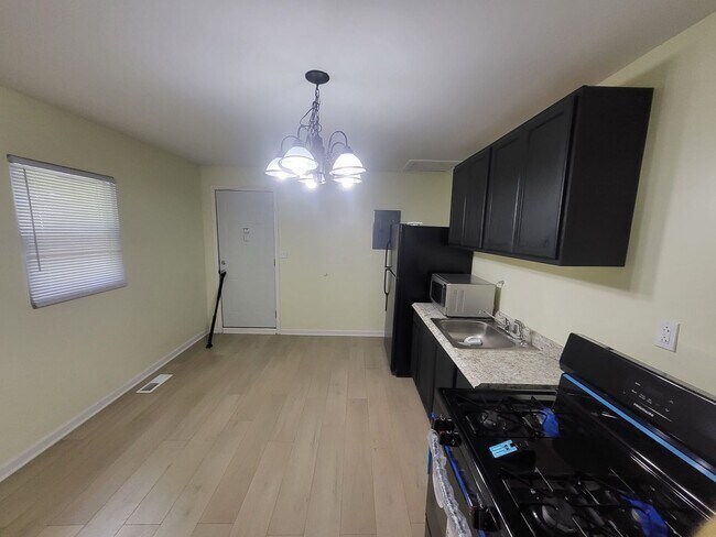 Building Photo - 3 bedroom home on Flint's North-east side