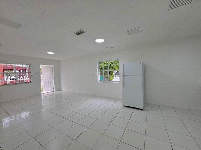 Building Photo - 15741 NW 40th Ct