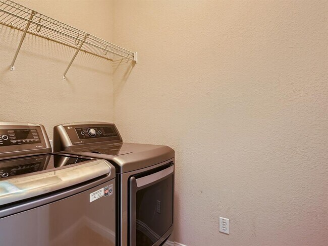 Building Photo - 210 Arrowhead Trail