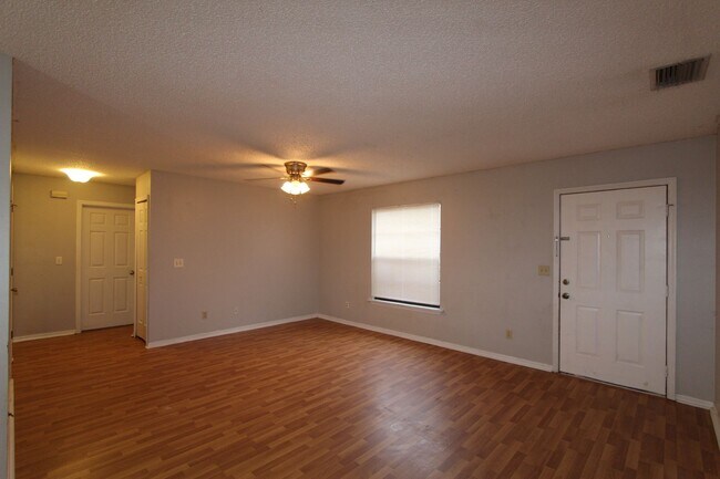 Building Photo - Beautiful 3B/2B Home in Minneola!