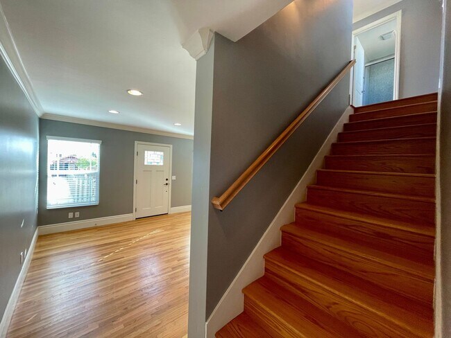 Building Photo - Stylish 2BD Golden Hill Gem | A/C, Bonus R...