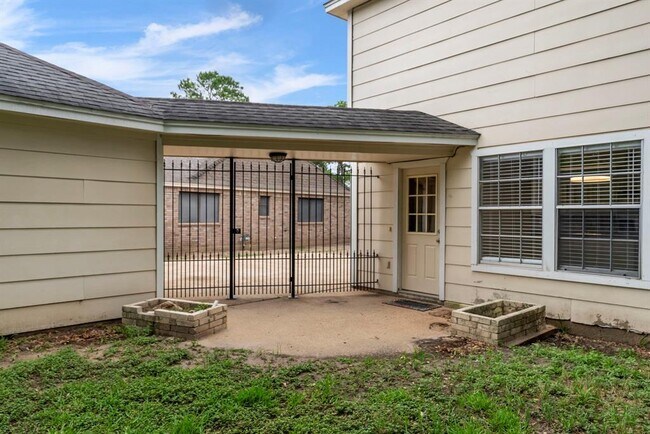 Building Photo - 10310 Great Plains Ln