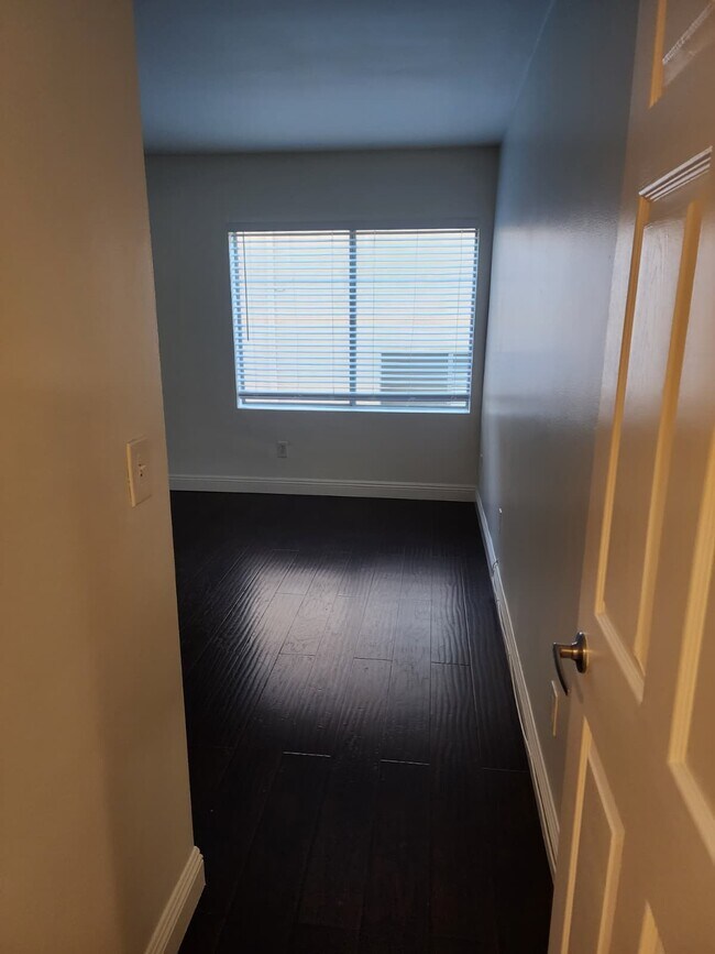 Building Photo - 5339 Newcastle Ave