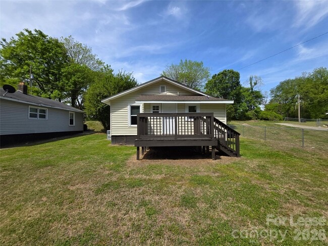 Building Photo - 337 Fox St SW