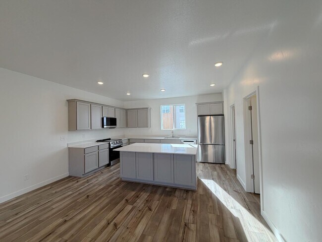 Building Photo - 496 S 1140 W