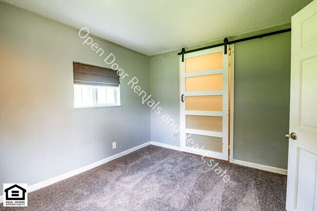 Building Photo - 1418 Sunshine Ave
