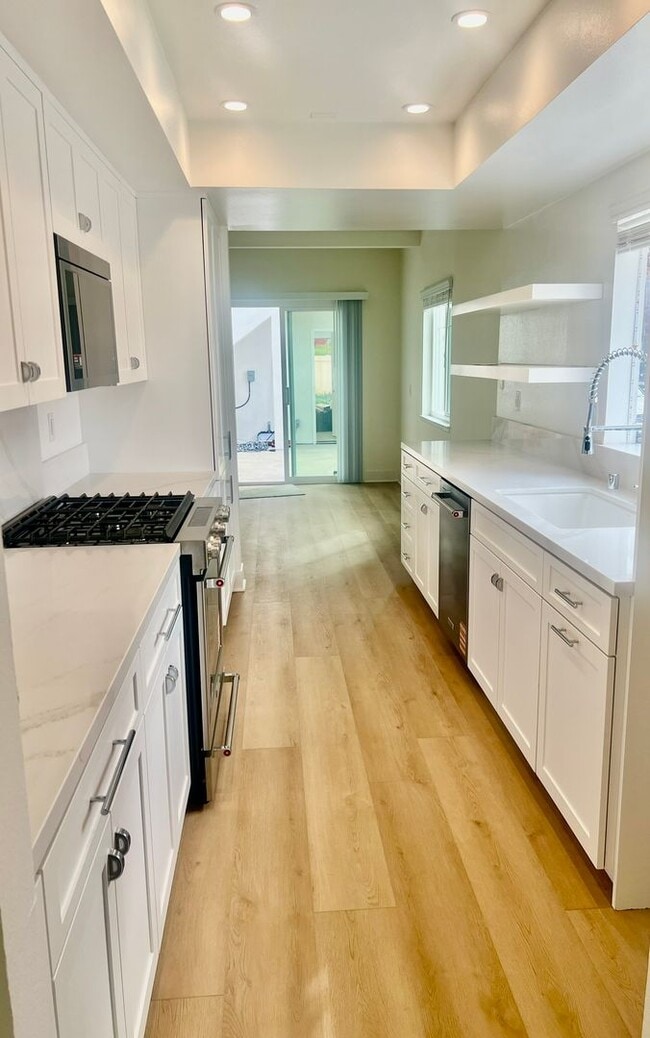 Building Photo - 202 18th St