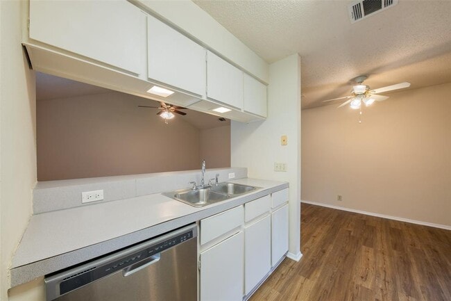 Building Photo - 2605 Brickford Cove