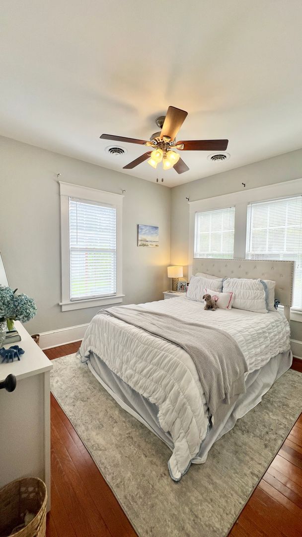 Building Photo - Beautiful 2 Bedroom home one block from ECU!