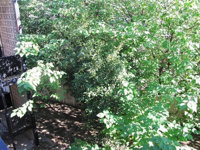 Building Photo - Gated 2br w/pool at N. Gates of LSU on Highland by the Chimes