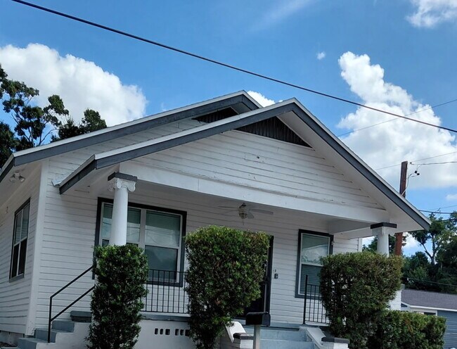 Building Photo - 1610 E 21st Ave