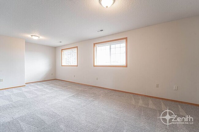 Building Photo - 10404 NE 65th Ave