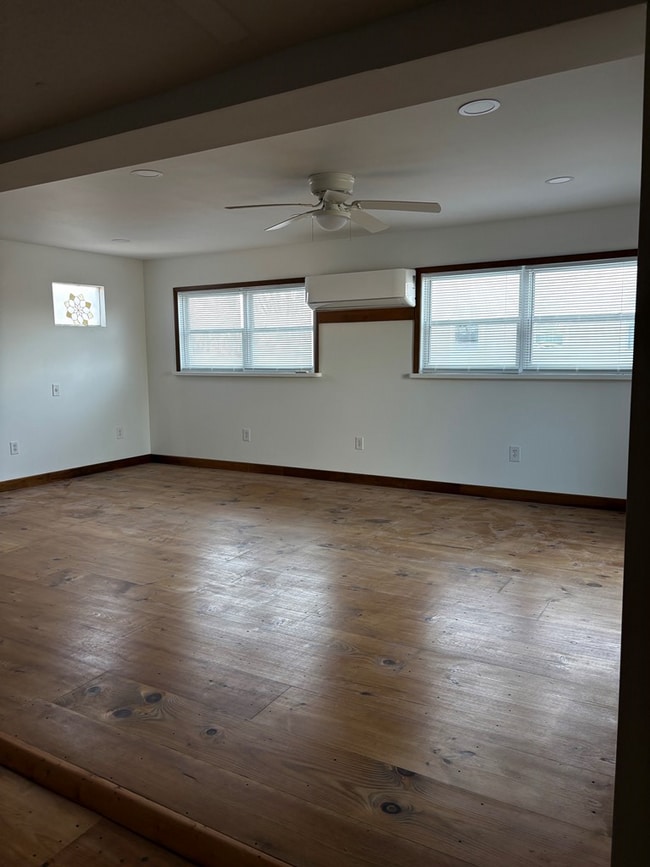 Building Photo - 39092 Mumford St