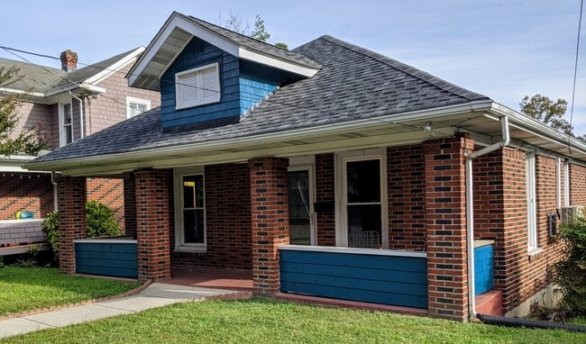 Building Photo - 766 Arbutus Ave SE