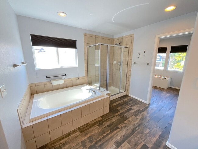 Building Photo - 6 Bedroom Home Available Near North Gate B...