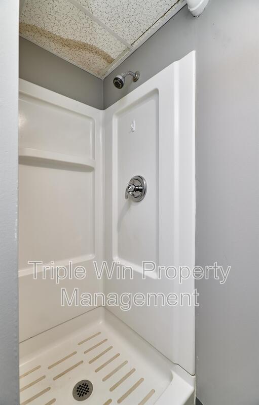 Building Photo - 2325 Golfway St