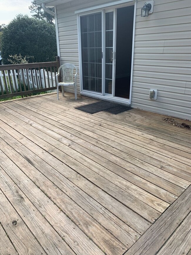 Building Photo - 3 Bedroom 2 Bath Home in Manteo Available ...