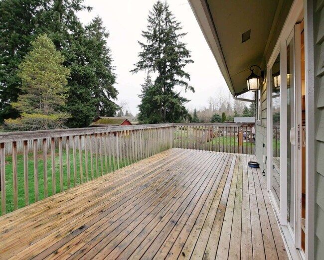 Building Photo - Beautiful remolded Single-family house