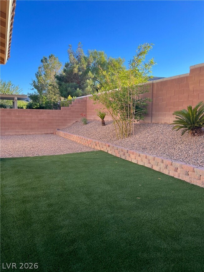 Building Photo - 5981 Honeysuckle Ridge St