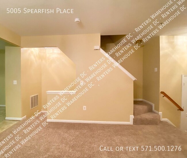 Building Photo - Fresh, Bright 4bd/2 full bath/2 half TH w/...