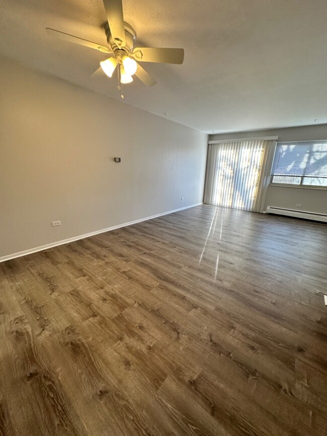 Building Photo - Come home to this updated Rowhome that jus...