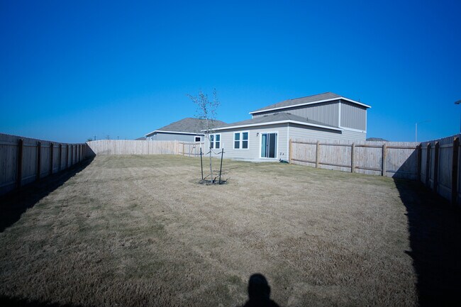 Building Photo - 12633 Henry Clay Dr