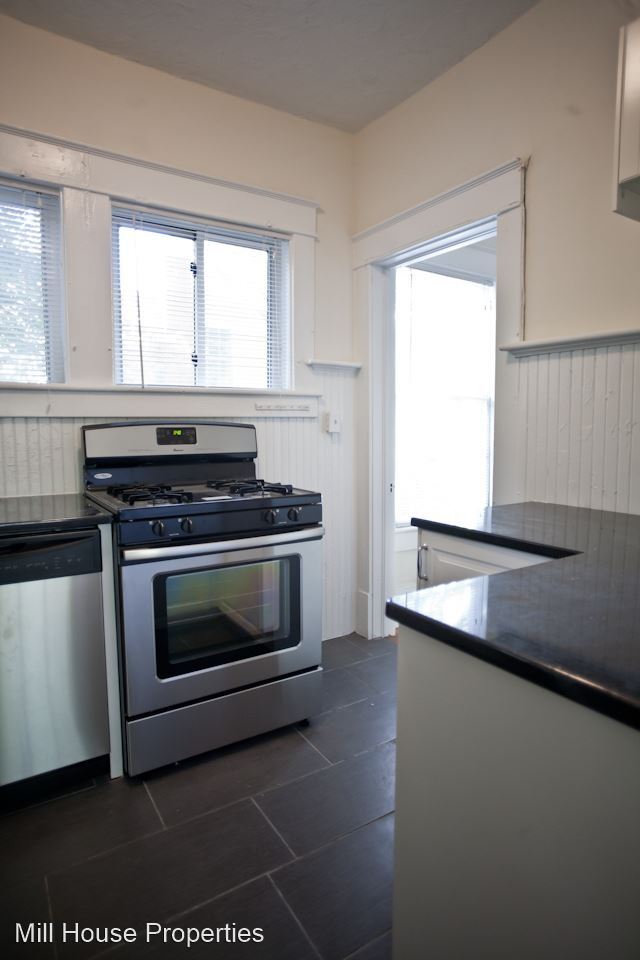 Building Photo - 3 br, 1 bath House - 502 North Street