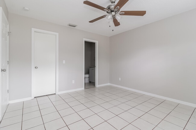 Building Photo - 431 Tropicaire Ave SW