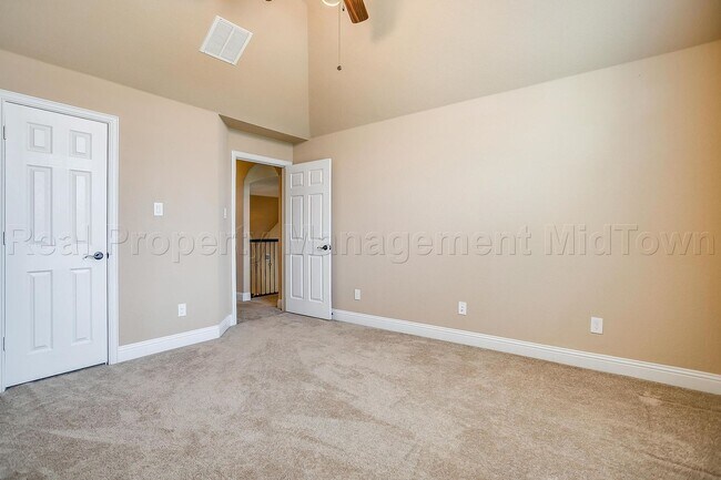 Building Photo - 2911 Pino-