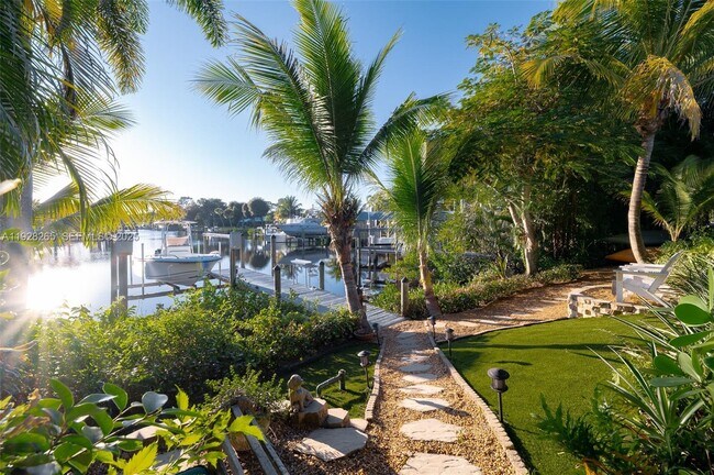 Building Photo - 3842 SW St Lucie Ln