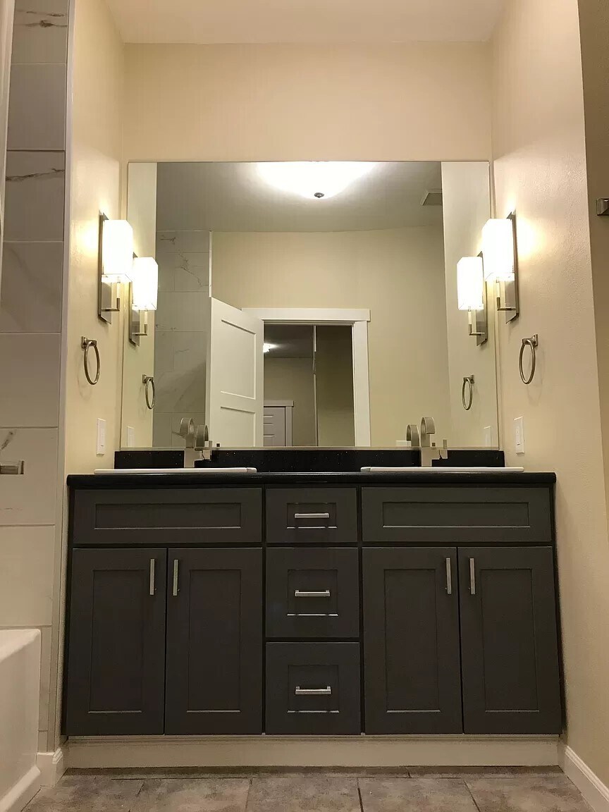 Building Photo - 2528 N Regal St