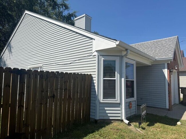 Building Photo - Cute Two Bedroom House in Donelson - Garage & Fenced Backyard