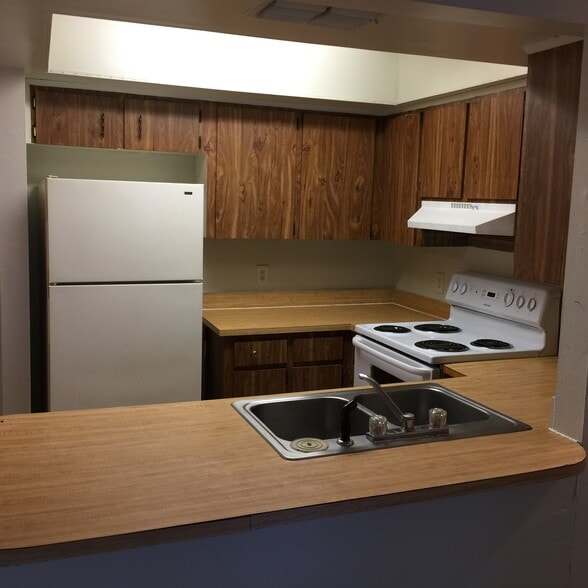 Building Photo - 3076 St Paul Dr
