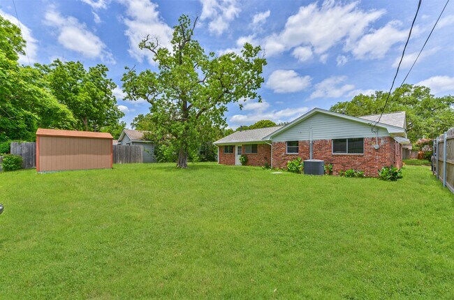 Building Photo - 9631 Bundy Ln