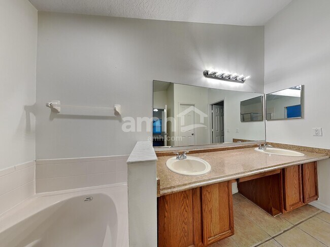 Building Photo - 197 Thornbury Dr