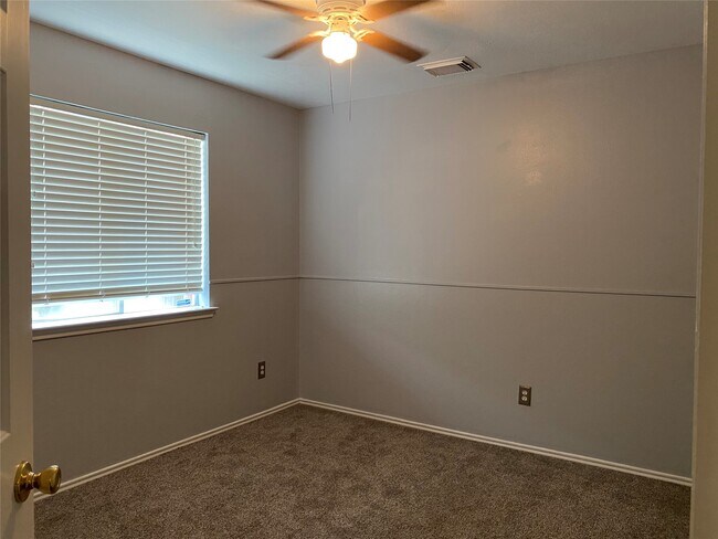 Building Photo - 7022 Leaders Crossing Dr