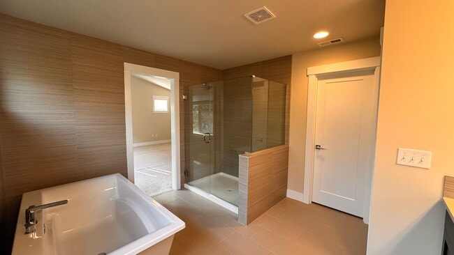 Building Photo - 3755 Monterey Ct NE
