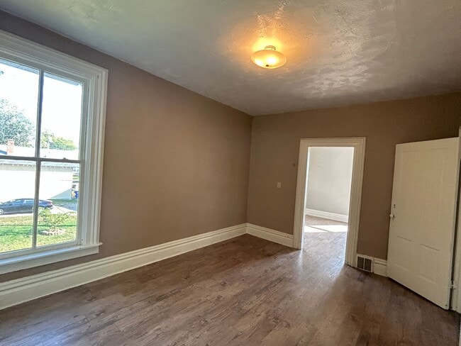 Building Photo - 3 Bedroom 1.5 bath home in Davenport