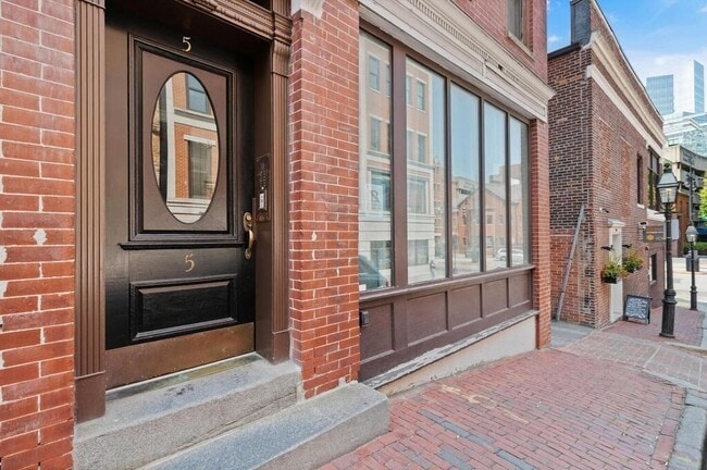 Building Photo - 5 Grove St