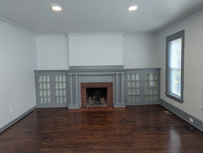 Building Photo - 473 Walnut St