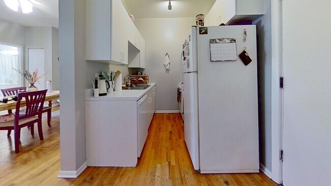 Interior Photo - 1331-41 W. Addison