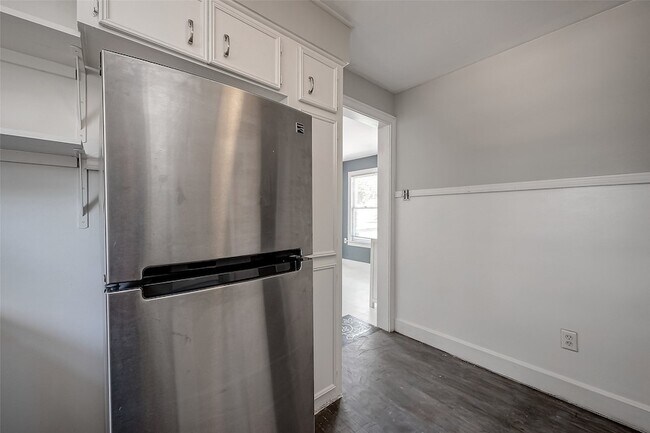 Building Photo - 415 Fairbanks St