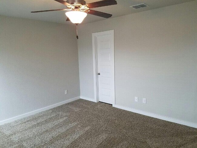 Building Photo - 160 Lakeview Ct