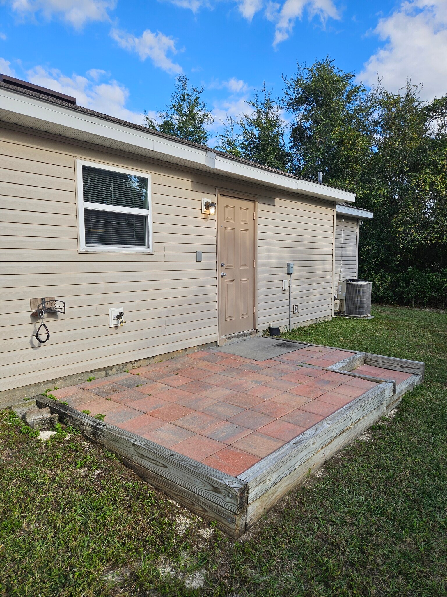 Building Photo - 170 Spruce Rd