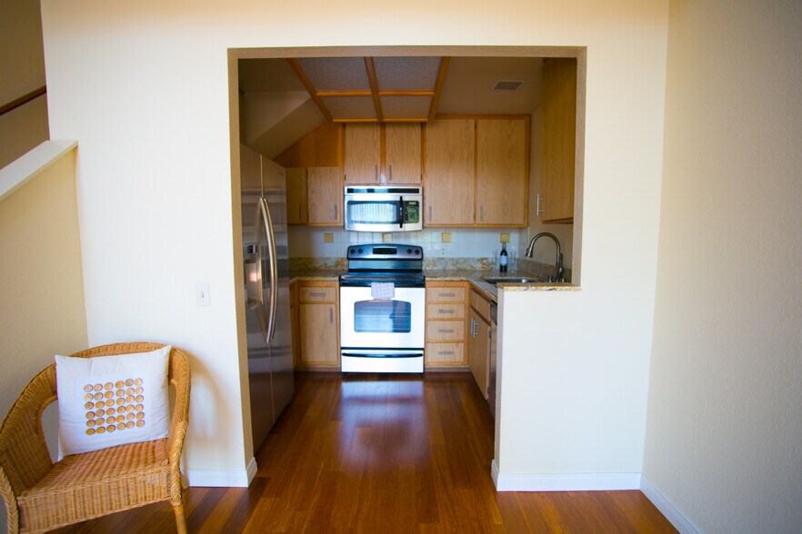 Building Photo - 4060 Rosenda Ct