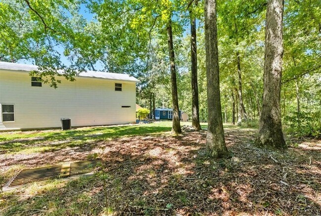 Building Photo - 96 Collins Rd