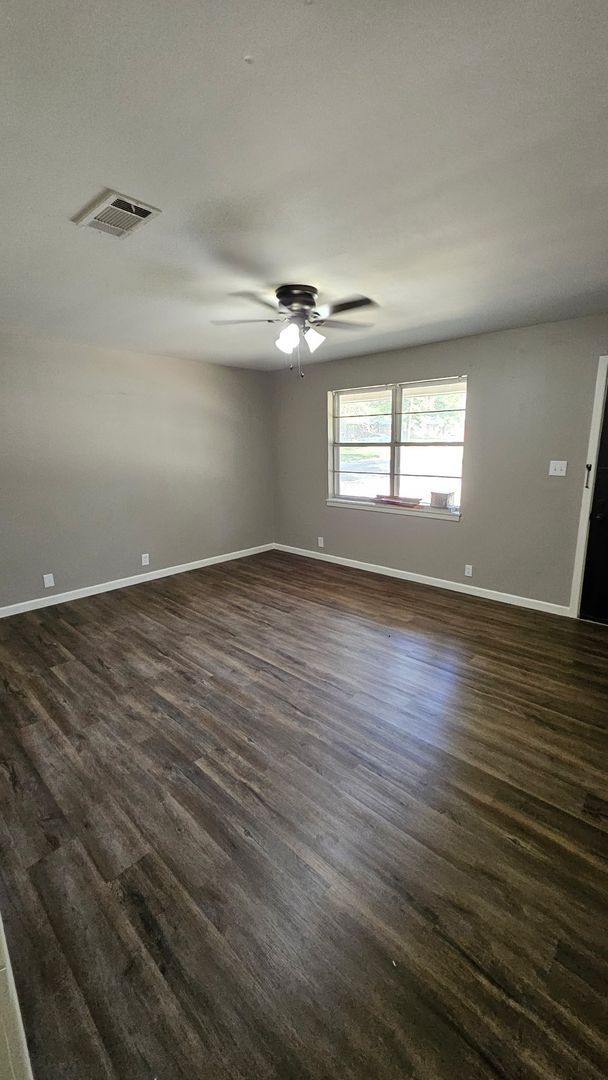 Building Photo - 3/1.5 pet friendly Gilmer