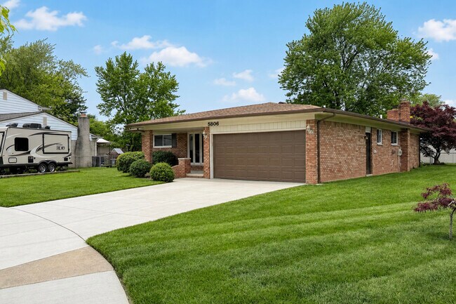 Building Photo - 5806 Wedgewood Rd