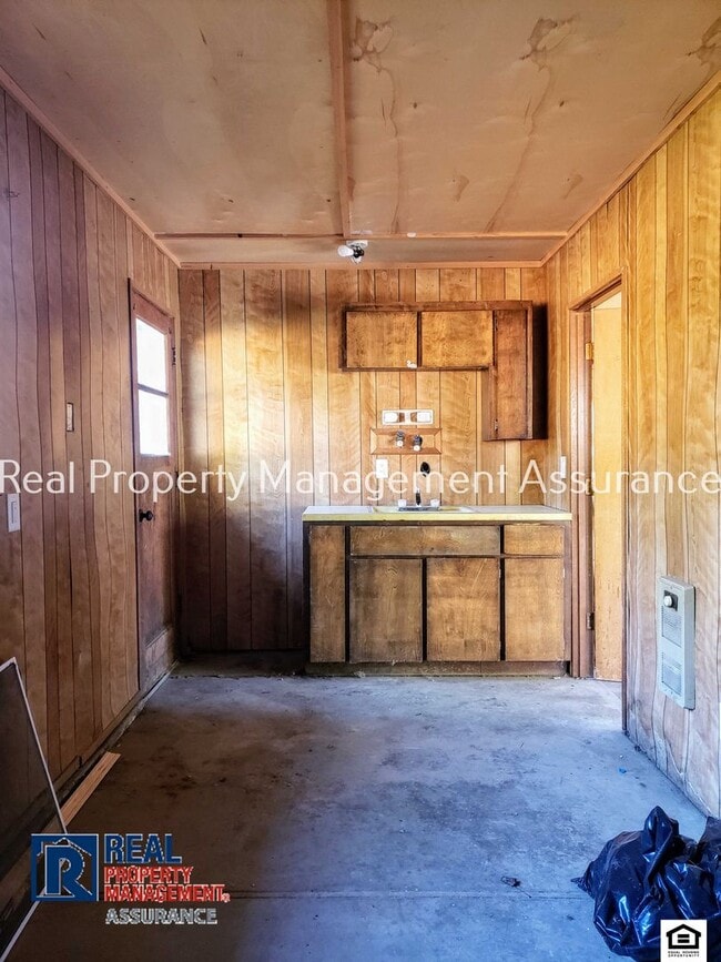 Building Photo - 324 SW Frenwood Way