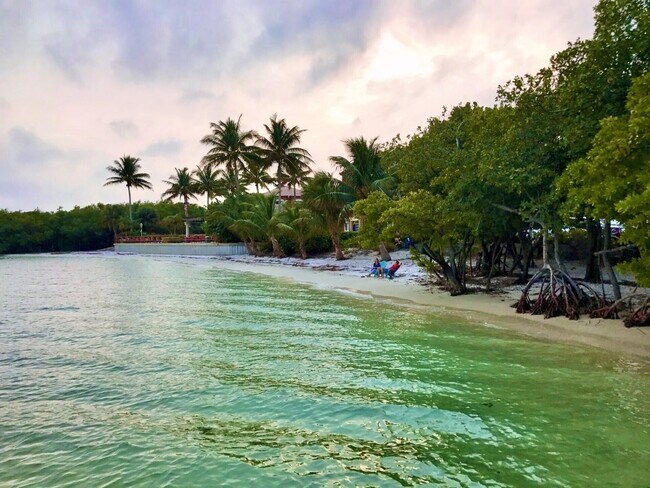 Building Photo - 20 Via Lago